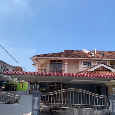 Awani Homestay Seberang Jaya Permatang Janggus Buitenkant foto