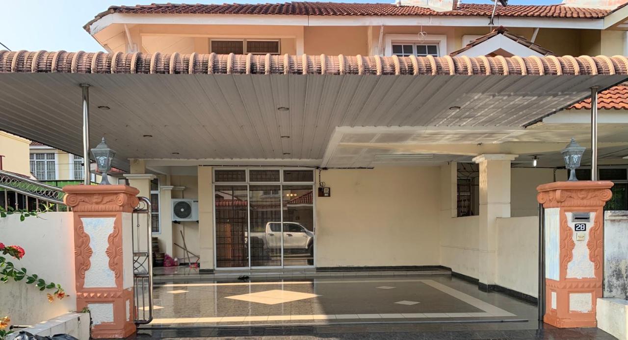 Awani Homestay Seberang Jaya Permatang Janggus Buitenkant foto